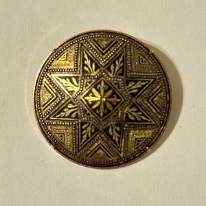 VINTAGE ROUND DAMASCENE PIN BROOCH 1950'S TROMBONE CLASP